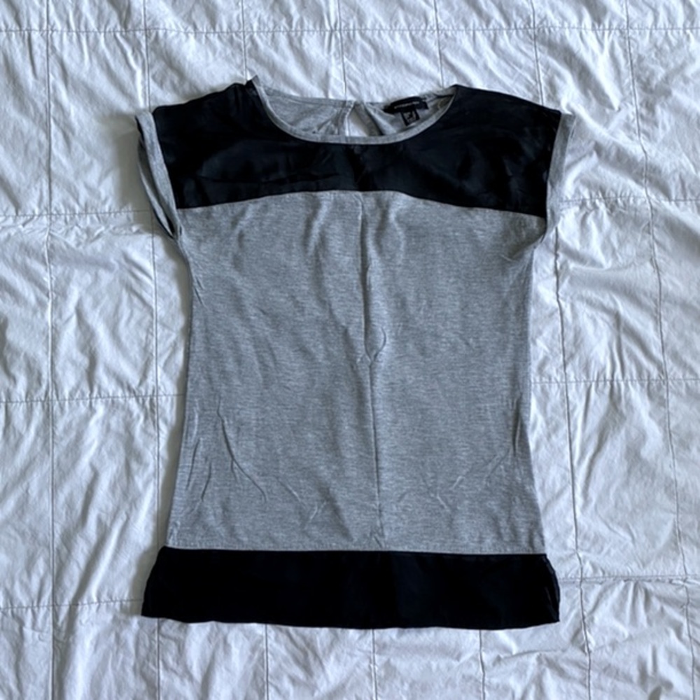 Grey and black top ⭐️